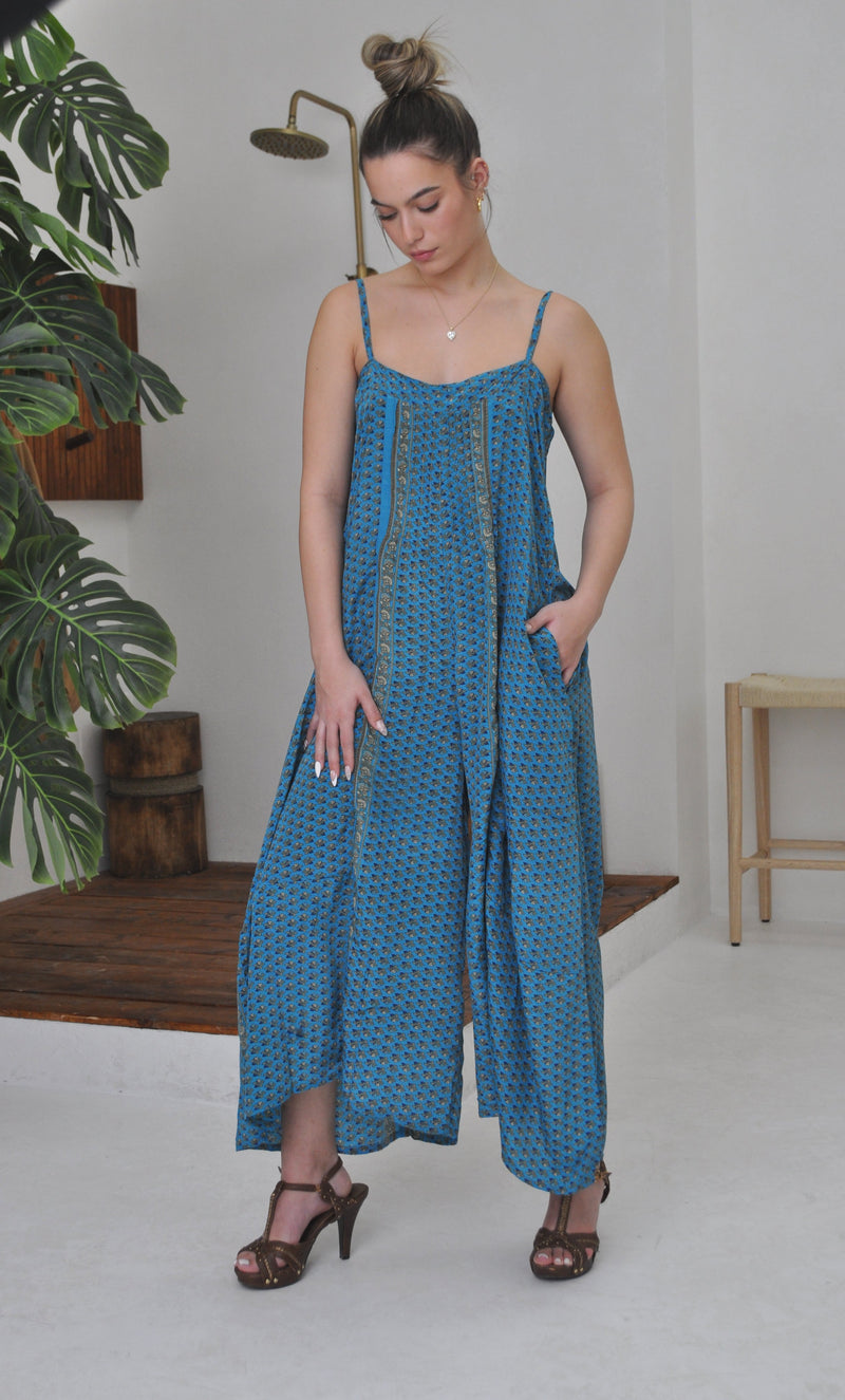 Loose jumpsuit with pockets and adjustable straps. made of upcycled saris slow fashion.